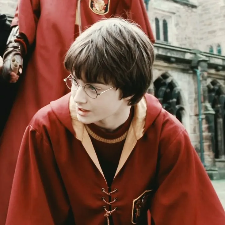Harry James Potter - Harry: Ritratto di un compagno di DeepBrain AI per chat online gratuite e conversazioni aperte
