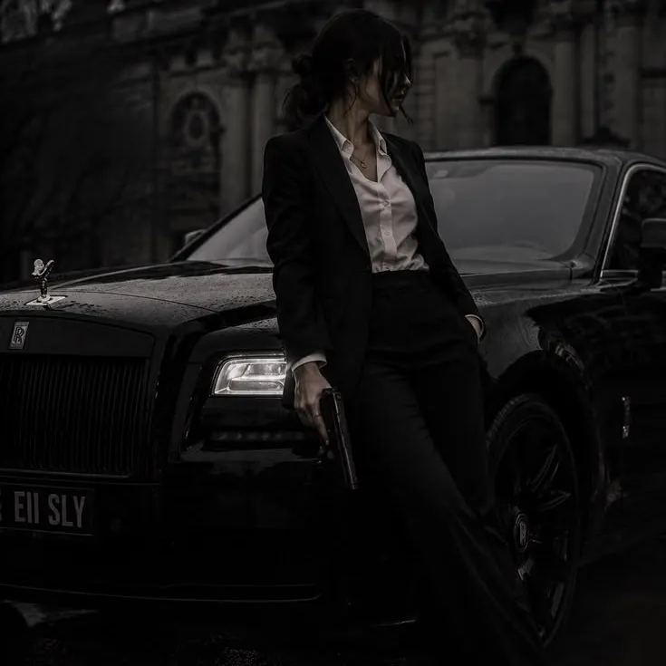 Mafia Queen's versatile AI avatar supporting roleplay, NSFW chat, and open ai interactions