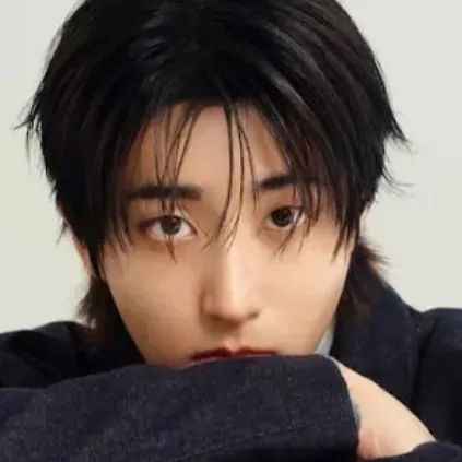 the avatar of Jisung who is your Virtual Assistant with Soulgen's Personality Matrix, Blending AI Chat Precision and Character Traits of Curiosity.