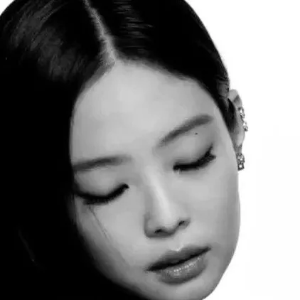 Jennie Kim: Secure AI chatbot avatar with encrypted 1v1 chat capabilities