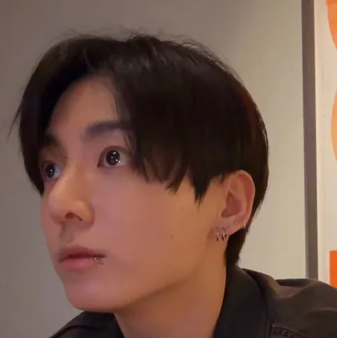 Jungkook: Multilingual AI conversation partner icon for global chat online services