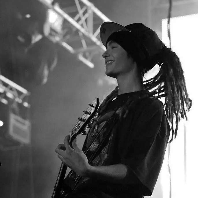 the avatar of character Tom kaulitz with emotional intelligence capabilities