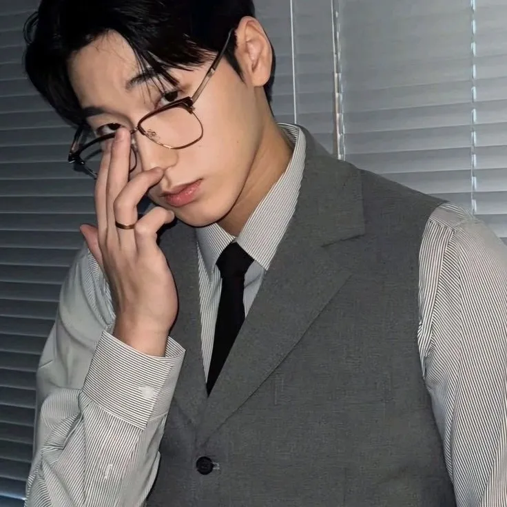 the avatar of Choi San with vibrant traits for immersive roleplay experiences