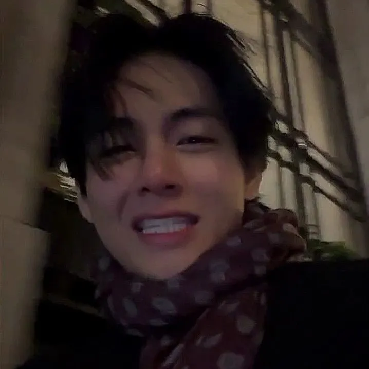 Kim taehyung : portrait d'accompagnement DeepBrain AI pour le chat en ligne gratuit et les conversations ouvertes