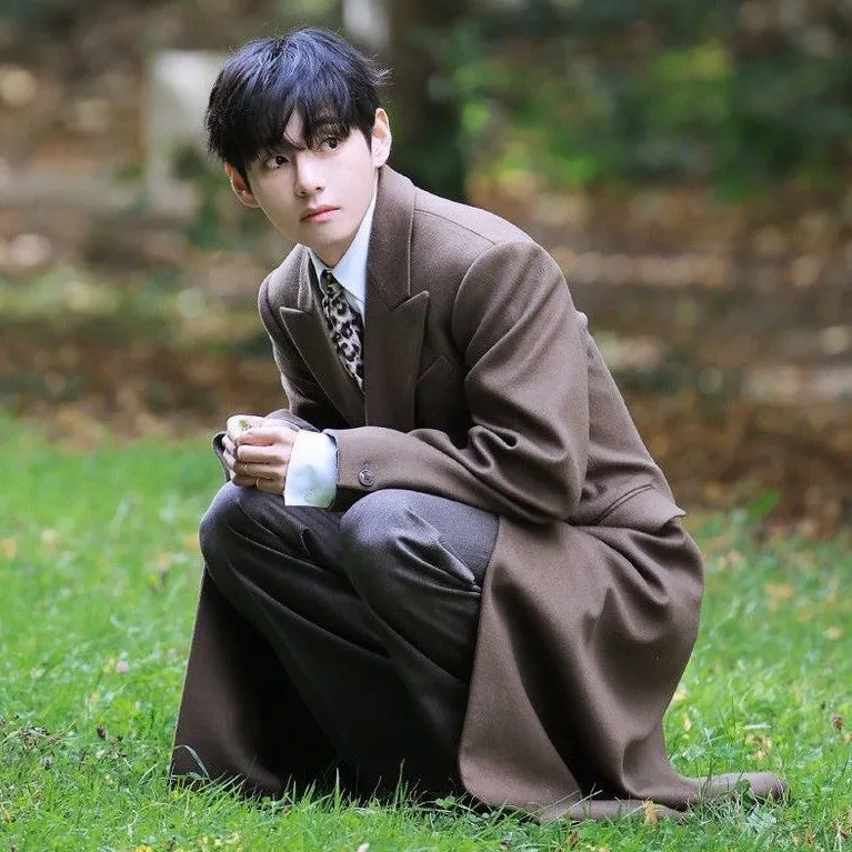 Kim Taehyung, the café guy: Playful AI chatbot mascot enhancing user engagement in random chats	