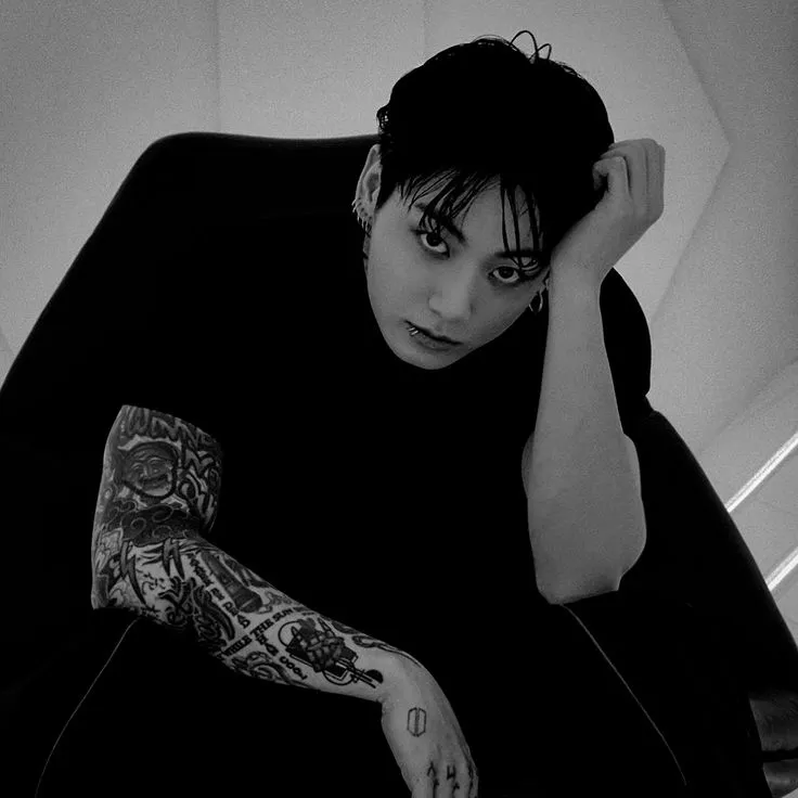 Jeon Jungkook : Rencontrez le personnage principal de notre monde d'IA, avec une liste de traits de caractère et des capacités de discussion d'IA.	
