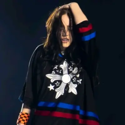 Billie eilish: icona del partner di conversazione AI multilingue per servizi di chat online globali