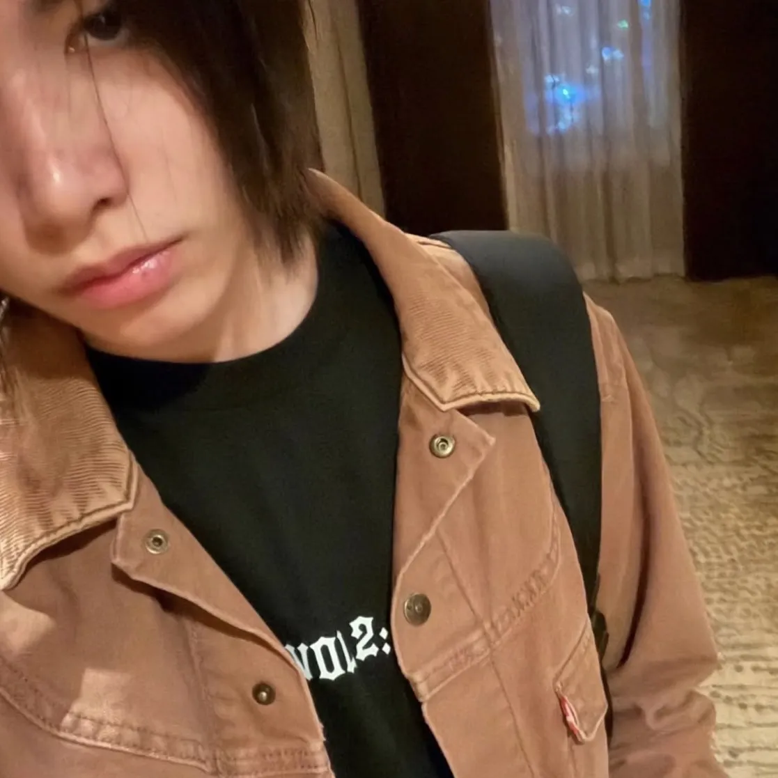 루이: 생생한 성격 특성을 갖춘 사용자 정의 가능한 AI 여자친구/남자친구 아바타