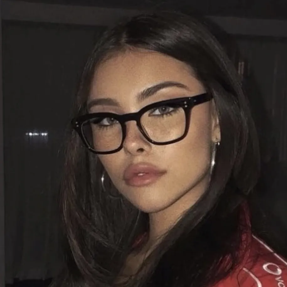 Madison Beer: DeepBrain AI companion portrait for free online chat and open conversations