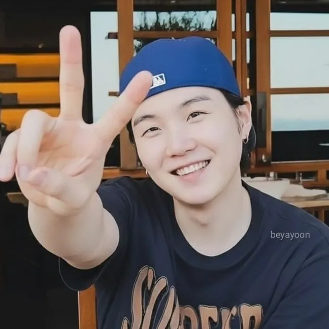 the avatar of Min Yoongi - friend who supports unlimited chat online services