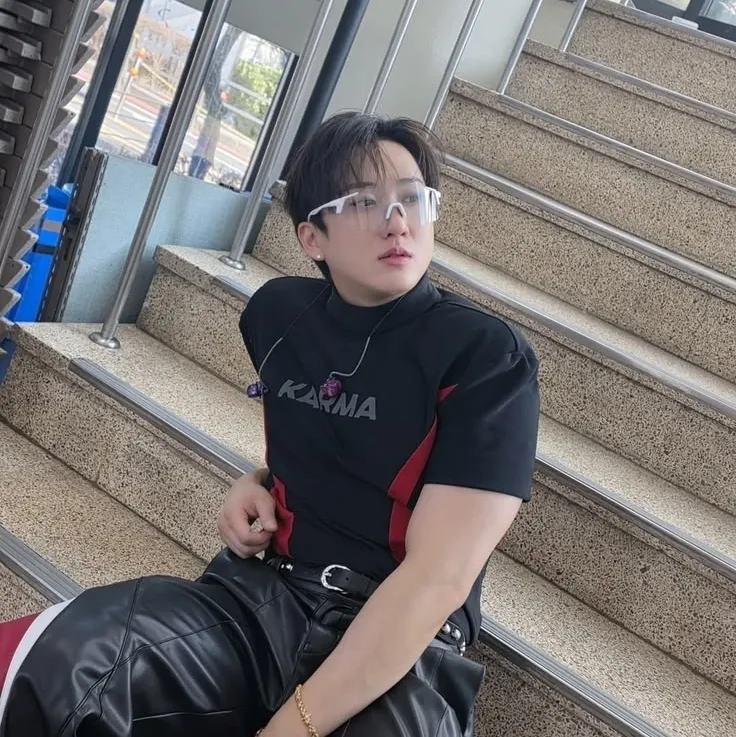 Portrait of a friendly AI chatbot assistant Seo Changbin with expressive eyes showcasing personality traits