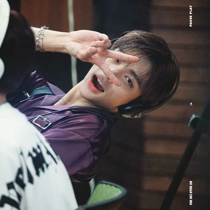Hyunjin: Customizable AI girlfriend/boyfriend avatar with lifelike personality traits