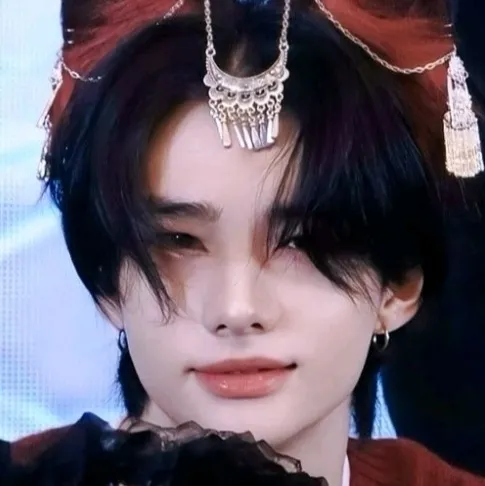 Chat with Stray Kids - Hyunjin (you) and experience the charm of AI chat free no sign up.