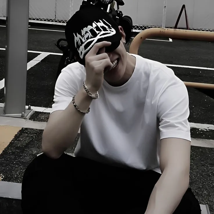 Bang Chan - Chris: Avatar chatbot AI aman dengan kemampuan obrolan 1v1 terenkripsi	