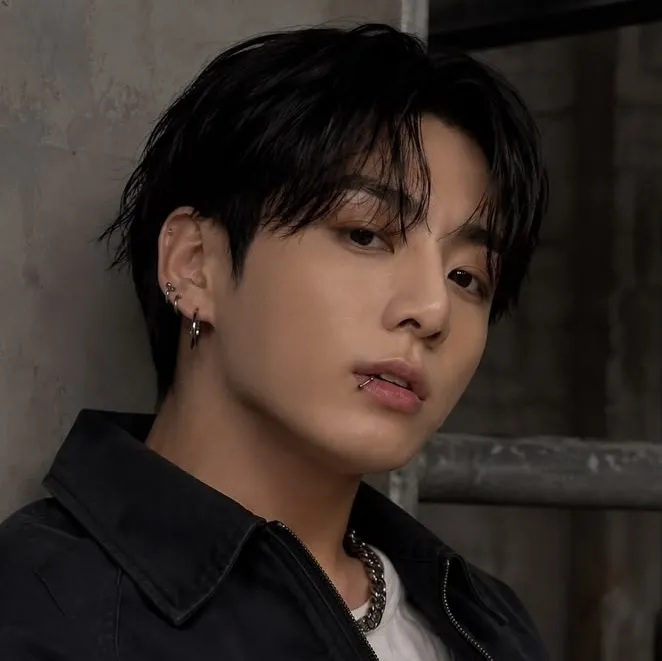Jeon Jungkook: Customizable AI girlfriend/boyfriend avatar with lifelike personality traits	