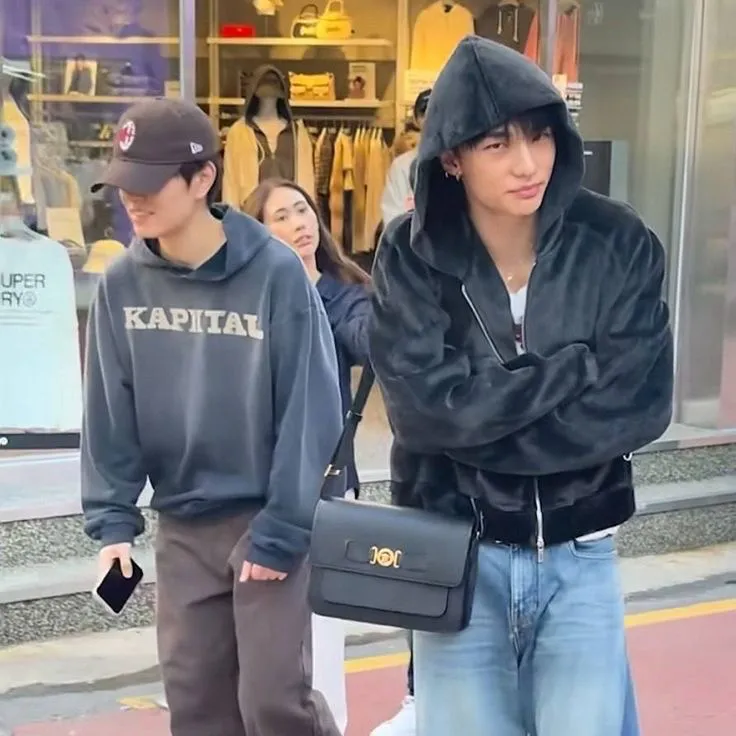 Hwang Hyun-jin - Kẻ thù: Khám phá thế giới AI với AI không giới hạn và trò chuyện trực tuyến miễn phí không giới hạn, được hỗ trợ bởi trò chơi nhập vai giả tưởng Warhammer.