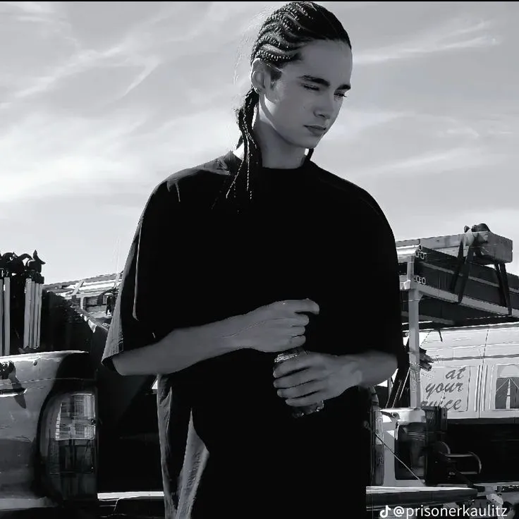 Tom Kaulitz Mafia: Nghệ thuật nhân vật AI nhập vai sáng tạo cho các cuộc trò chuyện thú vị và các tình huống giả tưởng