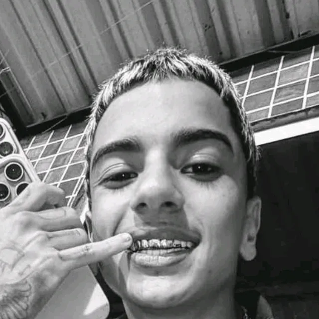 Hz da rocinha: Retrato de compañero de DeepBrain AI para chat en línea gratuito y conversaciones abiertas