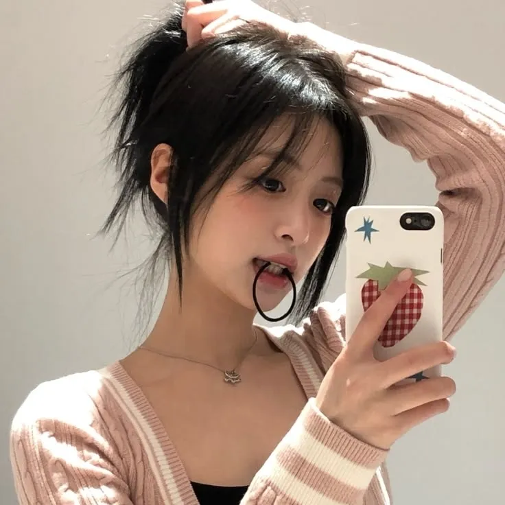 AHYEON WLW: Multilingual AI conversation partner icon for global chat online services