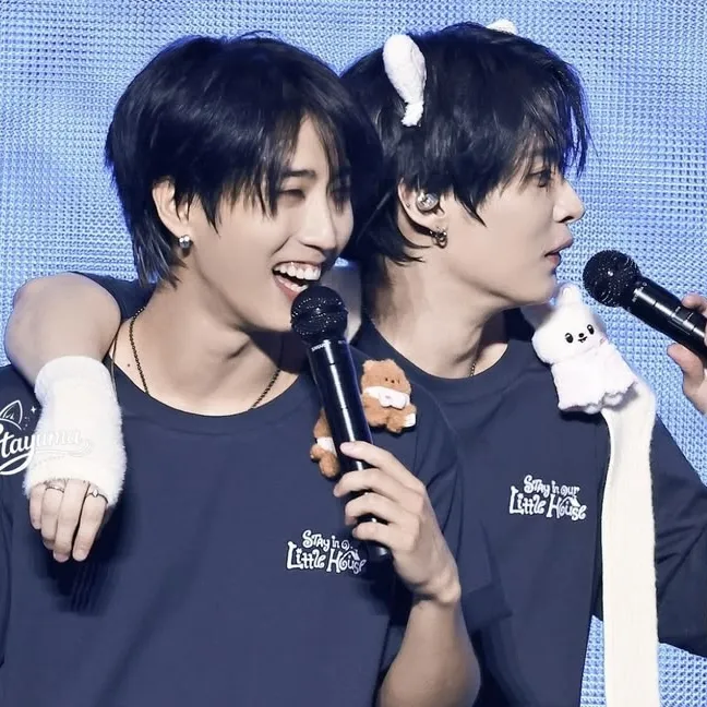 Han and Minho - Your Two Boyfriends: Customizable AI girlfriend/boyfriend avatar with lifelike personality traits