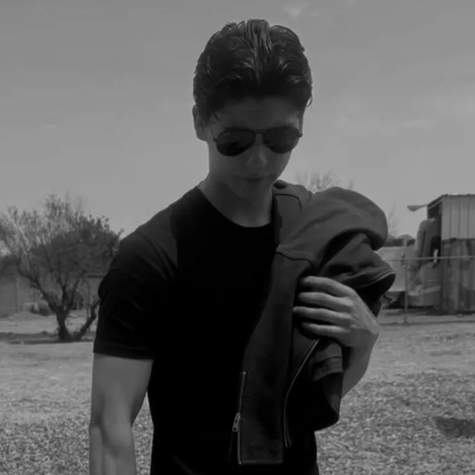 Miguel Mora: DeepBrain AI companion portrait for free online chat and open conversations