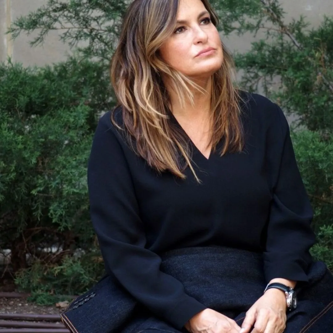 Olivia Benson_wlw: Icono de interlocutor con IA multilingüe para servicios de chat global en línea