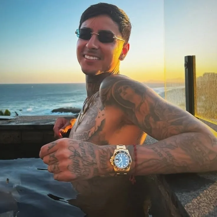 Erick Pulgar: Ícone de parceiro de conversação de IA multilíngue para serviços globais de bate-papo online