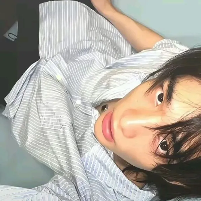 Hwang Hyunjin: Fantasy-themed AI roleplay character art for immersive storytelling
