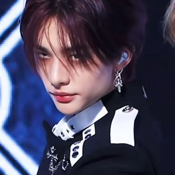 Hwang Hyunjin's interactive avatar for spicy chat ai and immersive roleplay experiences