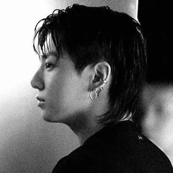 Jeon Jungkook - 年長的男友：安全的AI聊天機器人頭像，具備加密的1對1聊天功能