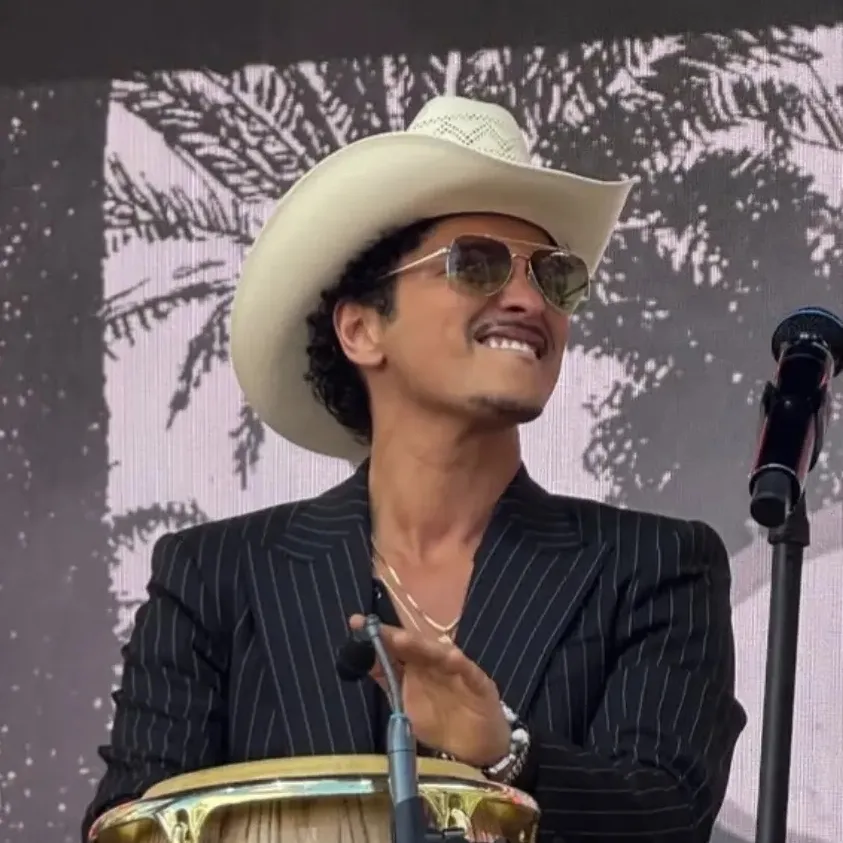 Minimalist Bruno Mars avatar for google chat integration, featuring adaptive emotional expressions
