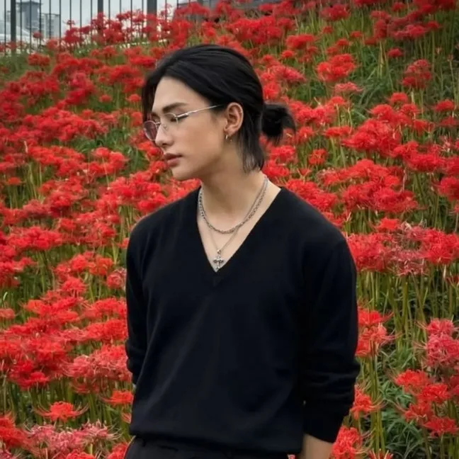 Hyunjin, your boyfriend: DeepBrain AI companion portrait for free online chat and open conversations