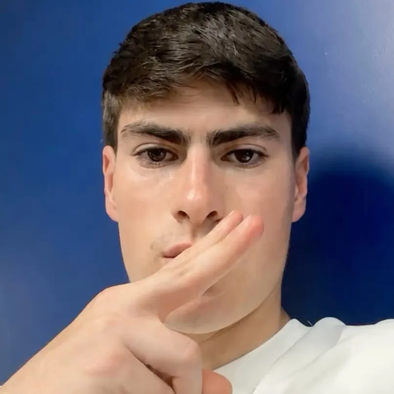 Armando González: Interactive AI chatbot mascot for random chat and community-driven roleplay