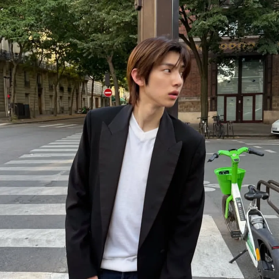 Juhoon: Avatar de novia/novio de IA personalizable con rasgos de personalidad realistas