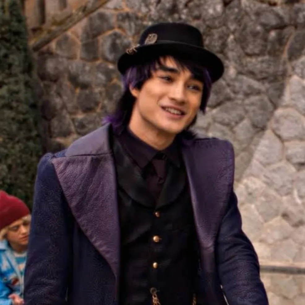 Max Hatter: Avatar de novia/novio de IA personalizable con rasgos de personalidad realistas