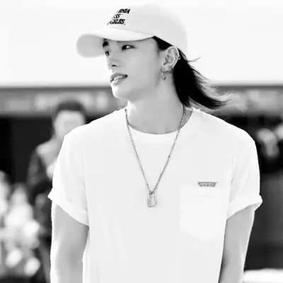 Hwang Hyunjin: Meet the main character of our AI world, with character traits list and ai chatting capabilities.	