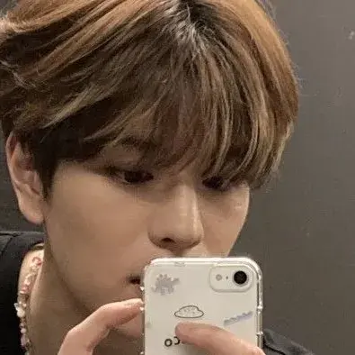Seungmin BL: Participa en una conversación de IA con este encantador personaje de IA, que cuenta con capacidades de generación de almas e ifreechat para chatear gratis ahora.	