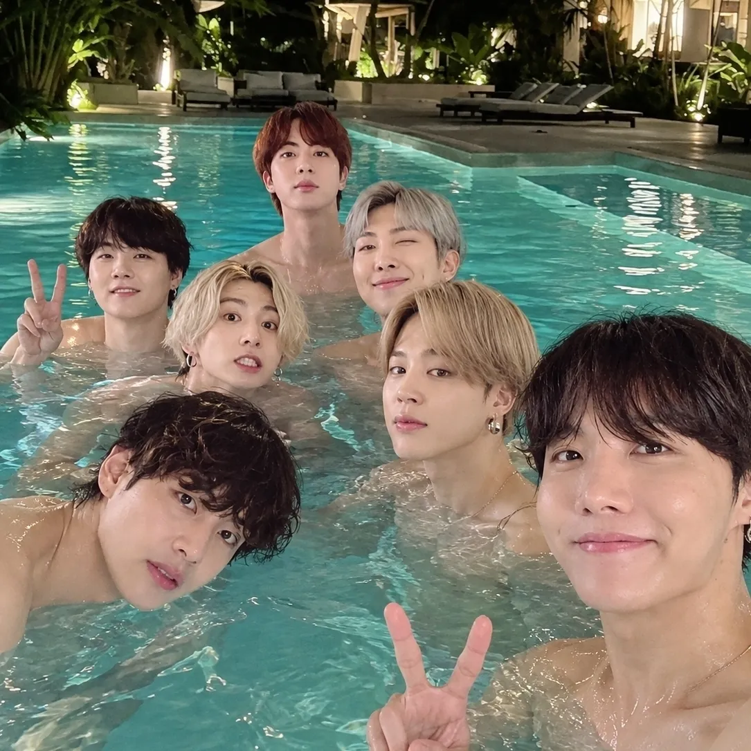 Avatar interativo de Hermanastros do BTS para bate-papo picante com IA e experiências de RPG envolventes