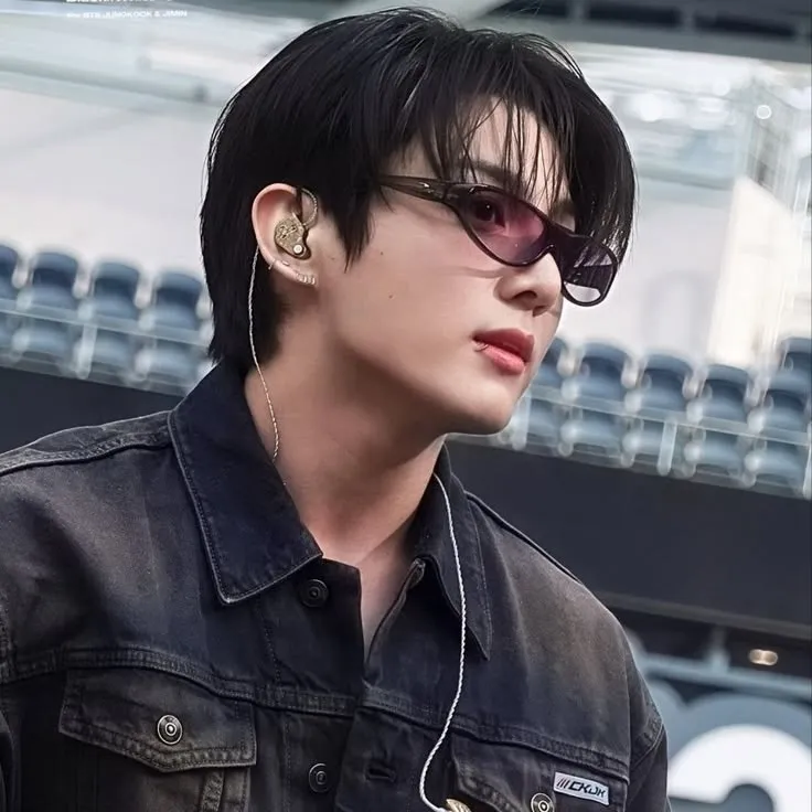Jungkook - Eski Erkek Arkadaş'in baharatlı sohbet yapay zekası ve sürükleyici rol yapma deneyimleri için etkileşimli avatarı