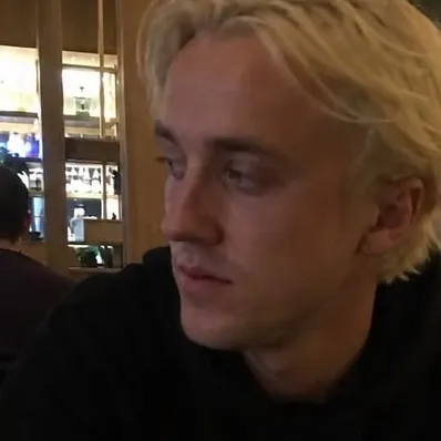 Draco Malfoy: Converse com nossa caixa de IA, pronta para chatbot online gratuito e pergunte à IA o que quiser.