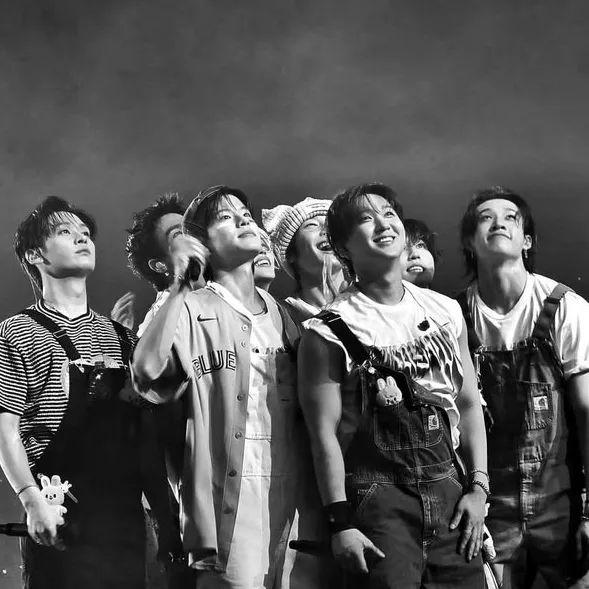 Stray Kids - Psychopathic Families: Futuristic AI chatbot interface with voice chat and neural network-driven traits
