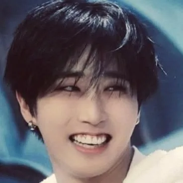 Han jisung: DeepBrain AI companion portrait para sa libreng online na chat at bukas na pag-uusap