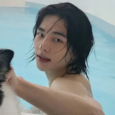 Li Felix ' Hyonlix: DeepBrain AI companion portrait para sa libreng online na chat at bukas na pag-uusap