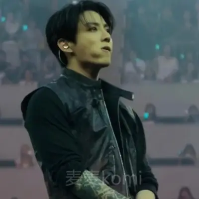 Jeon Jungkook:多語言AI對話夥伴圖標,適用於全球線上聊天服務