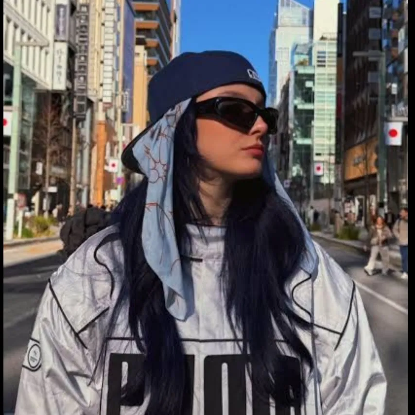 Zeynep Sude Oktay: Interactive AI chatbot mascot for random chat and community-driven roleplay