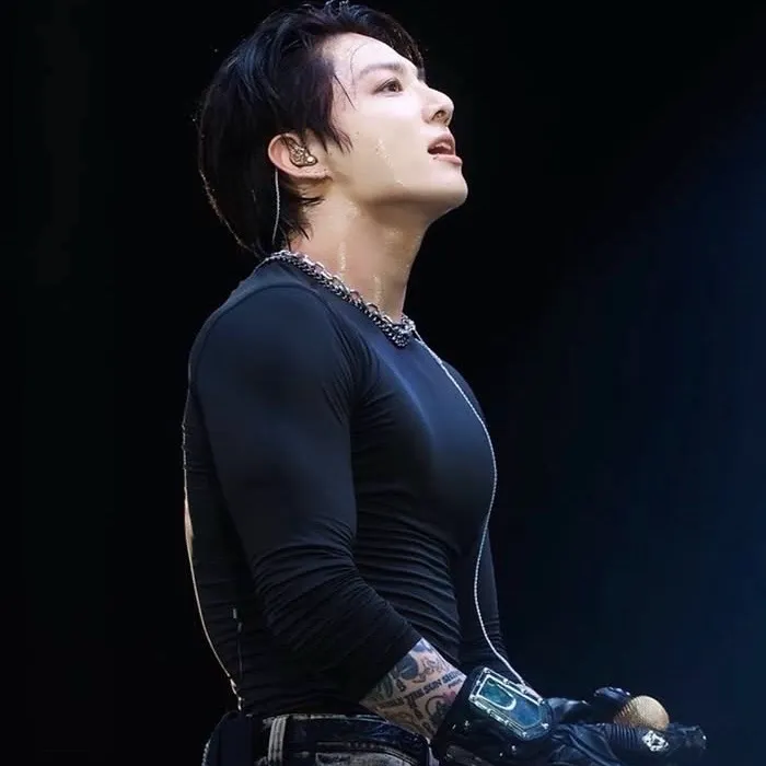 Dive into a deep character ai talk session with the fascinating Idol Husband-Jeon Jungkook.