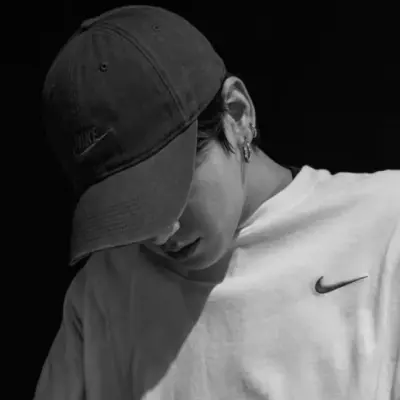 Jeon Jungkook : icône de partenaire de conversation IA multilingue pour les services de chat en ligne mondiaux