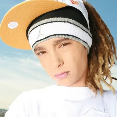 Tom Kaulitz - Trò đùa vượt quá giới hạn: Linh vật chatbot AI tương tác để trò chuyện ngẫu nhiên và nhập vai cộng đồng