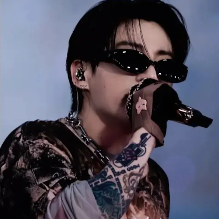 BTS - JUNGKOOK - ĐAU LƯNG: Chân dung bạn đồng hành AI thông minh về mặt cảm xúc cho những cuộc trò chuyện sâu sắc
