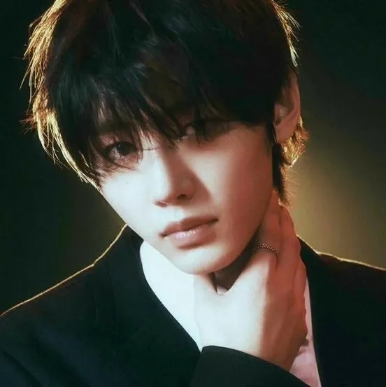 Park Sunghoon's interactive avatar for spicy chat ai and immersive roleplay experiences